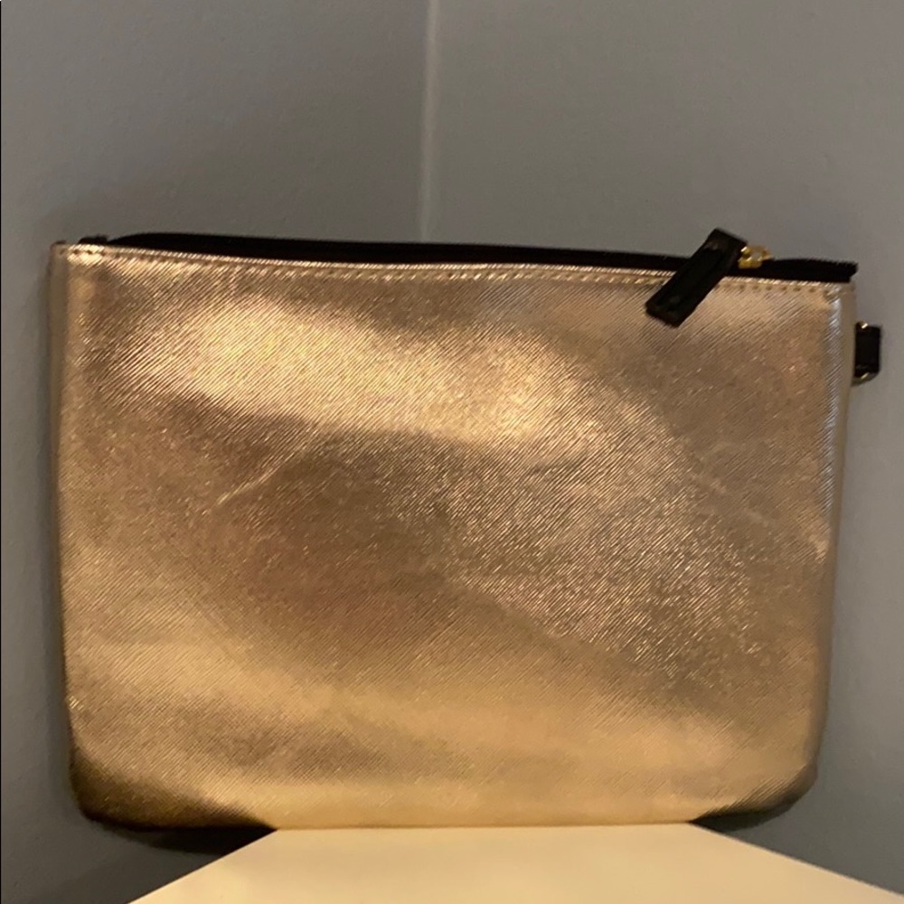 Travel clutch